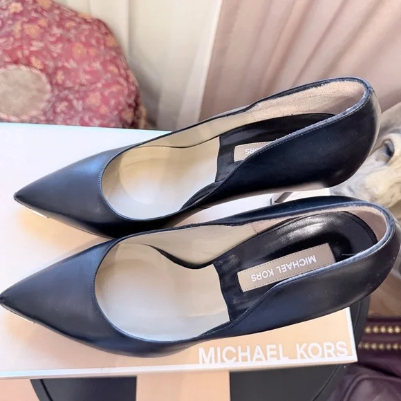 Michael Kors Avra black leather pumps - Picture 11 of 12